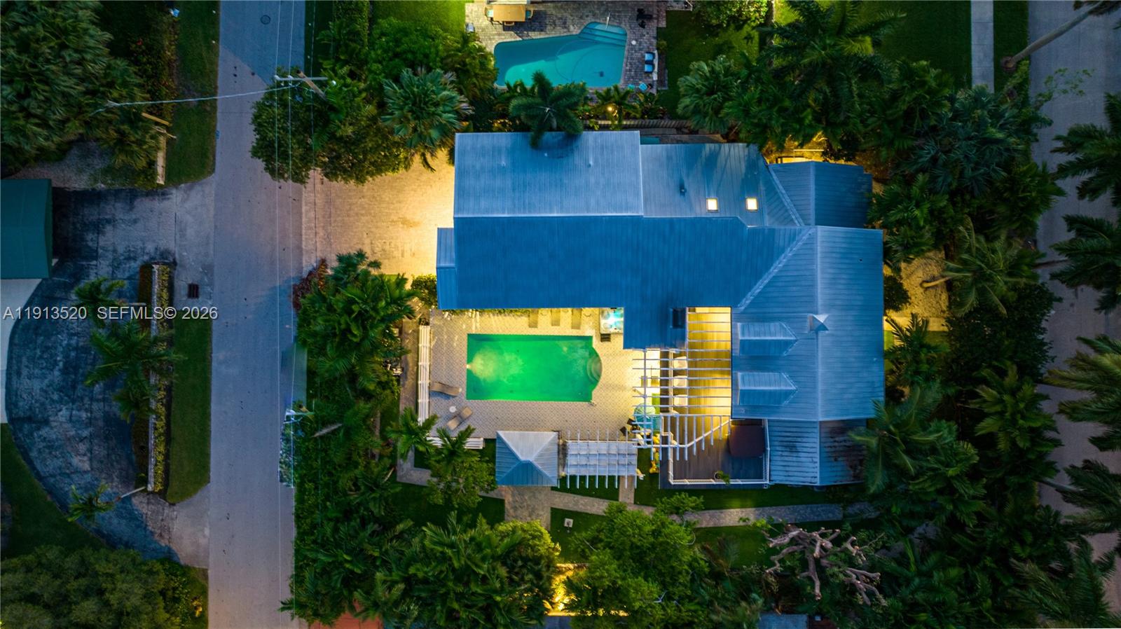 HOLLYWOOD LAKES SECTION - Residential