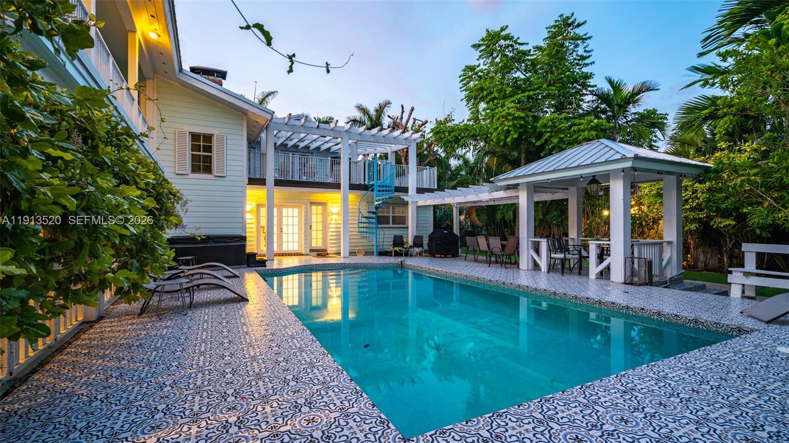 HOLLYWOOD LAKES SECTION - Residential