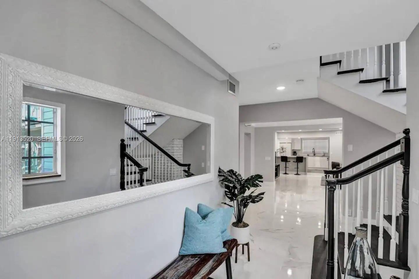 HOLLYWOOD LAKES SECTION - Residential