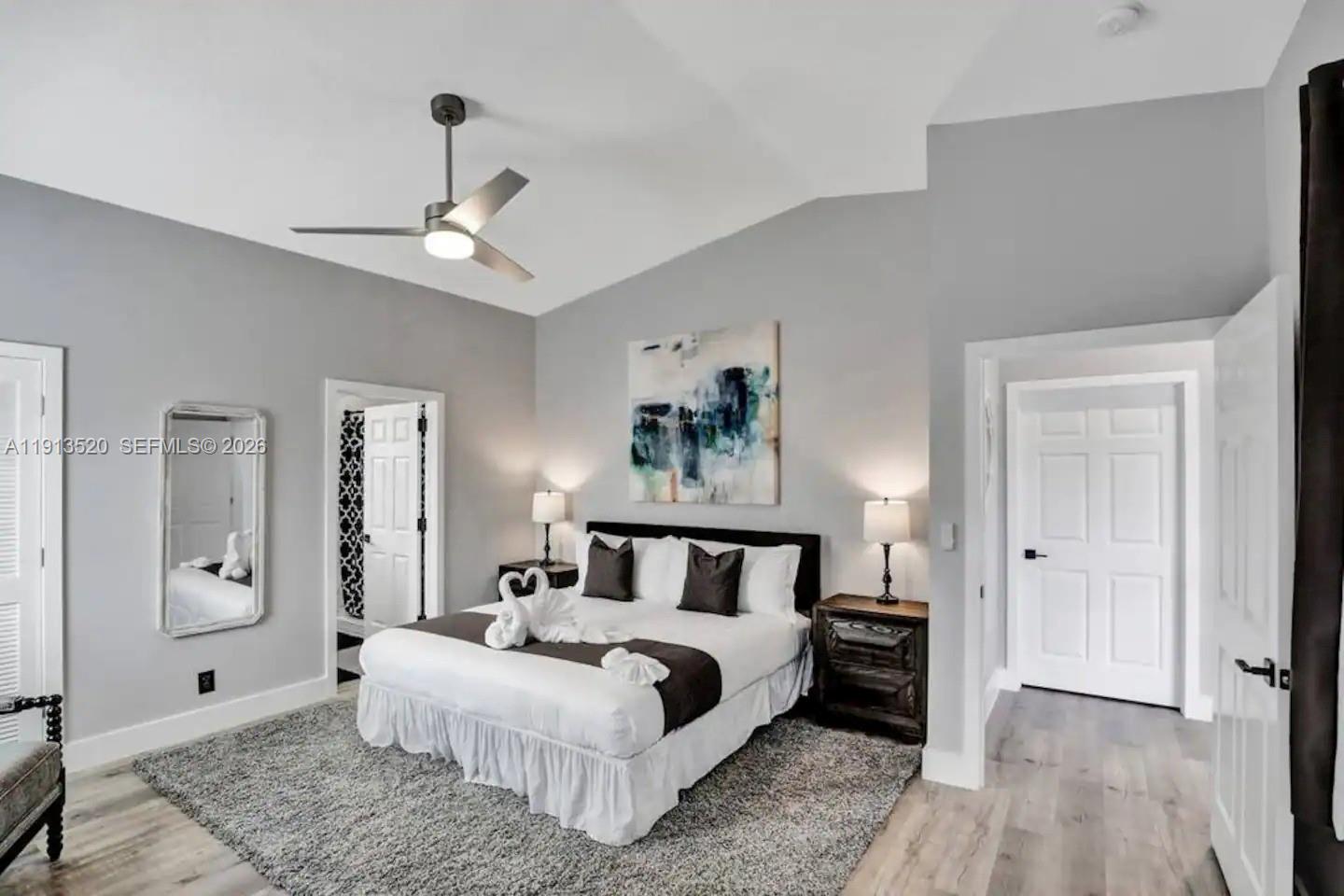 HOLLYWOOD LAKES SECTION - Residential