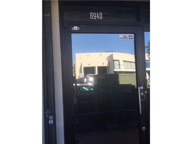 OFFICE WAREHOUSE FOR RENT IN THE MILAN AIRPORT PARK. TWO OFFICES AND TWO BATHROOMS. 4 ASSIGNED PARKING SPACES. NEAR MIAMI INTERNATIONAL AIRPORT AND PALMETTO EXPRESSWAY.
