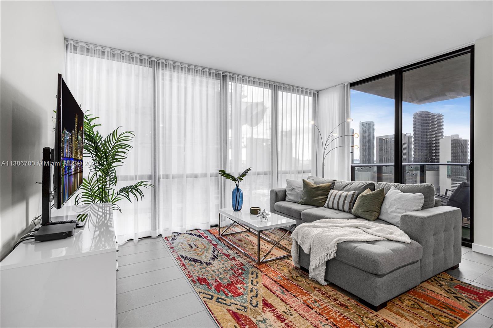 CANVAS CONDO - Residential Lease