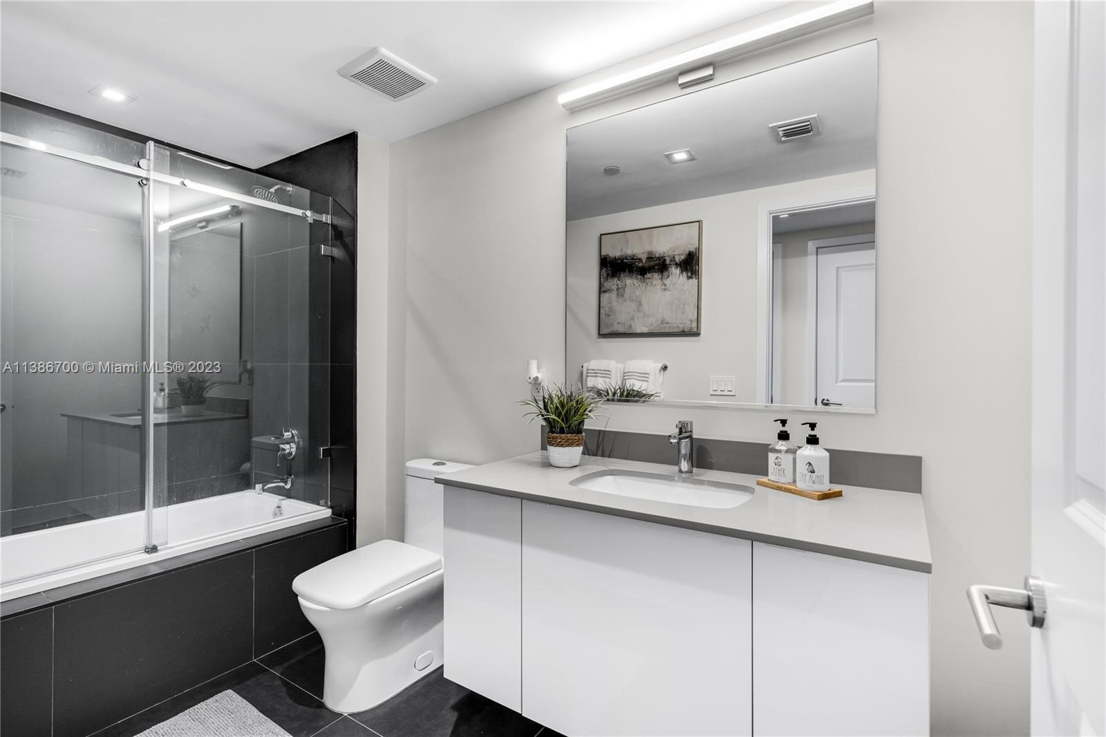 CANVAS CONDO - Residential Lease