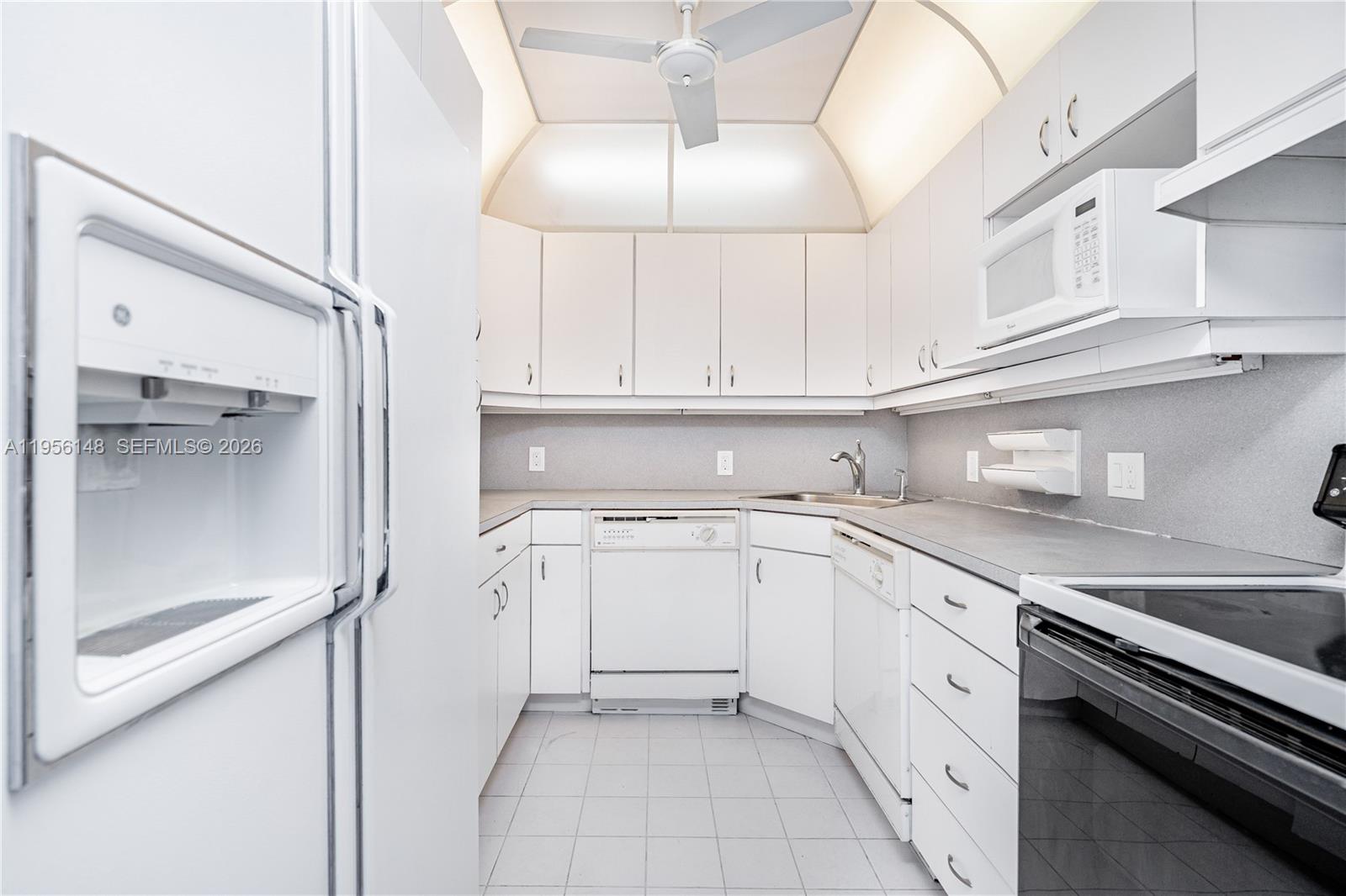 AVENTURA EL DORADO CONDO - Residential