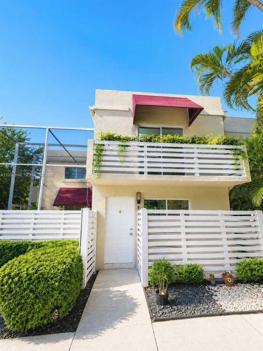 Beautifully updated townhouse in the heart of Plantation. On a desirable corner lot, the home provides added privacy, great natural light, and a private patio with turf, perfect for relaxing or entertaining. The roof was completed in March, adding extra peace of mind for the next owner.
