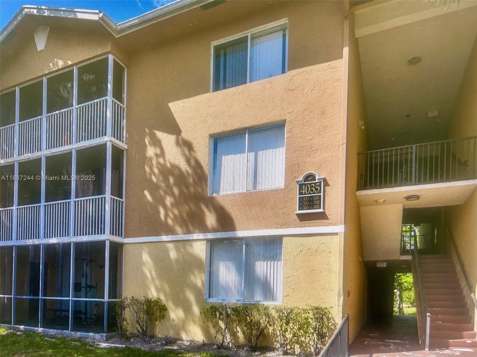All ages are welcome!  
INVESTORS OPPORTUNITY !!!

Spacious 3 bedroom, 2 bath condo, Washer & Dryer in unit. Located in the community of "Windward Lakes". This unit is on the second floor and has an incredibly open floor plan. The community amenities include a pool, hot tub, gym, recreation area, and playground. Washer & Dryer in unit, NO SPECIAL ASSESMENT ! ALL INVESTOR FYI : UNIT IS RENTED !!