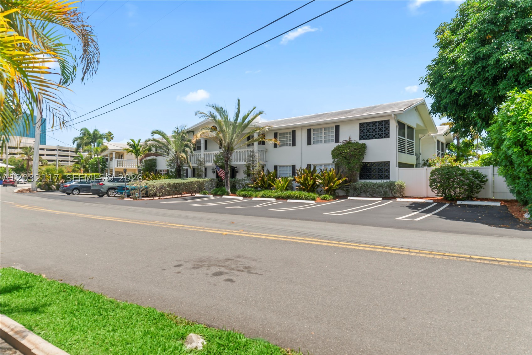COLONIAL CONDO - Residential