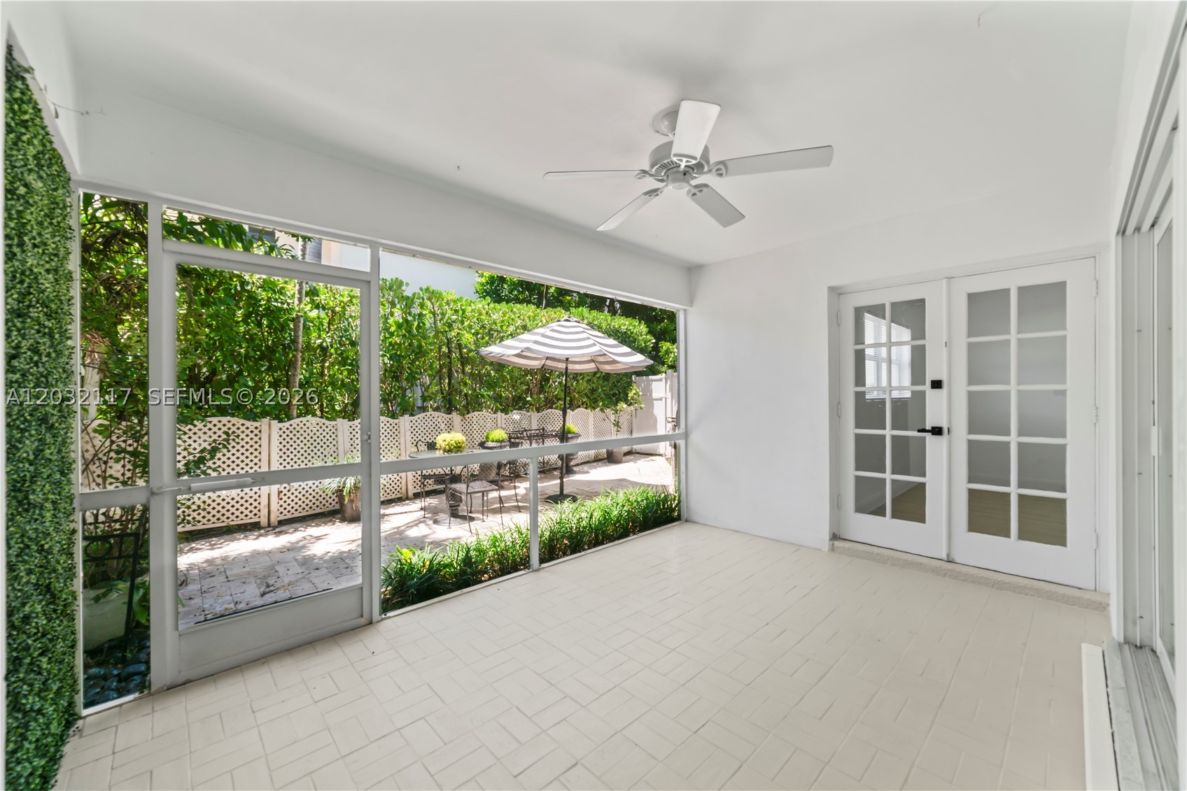 COLONIAL CONDO - Residential