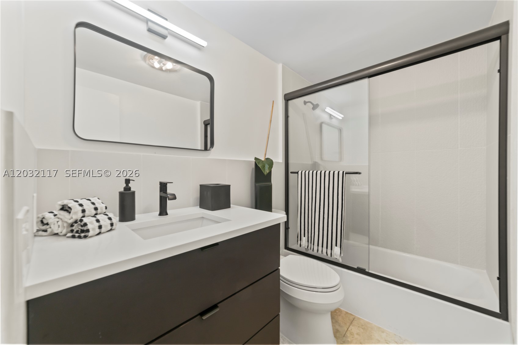 COLONIAL CONDO - Residential