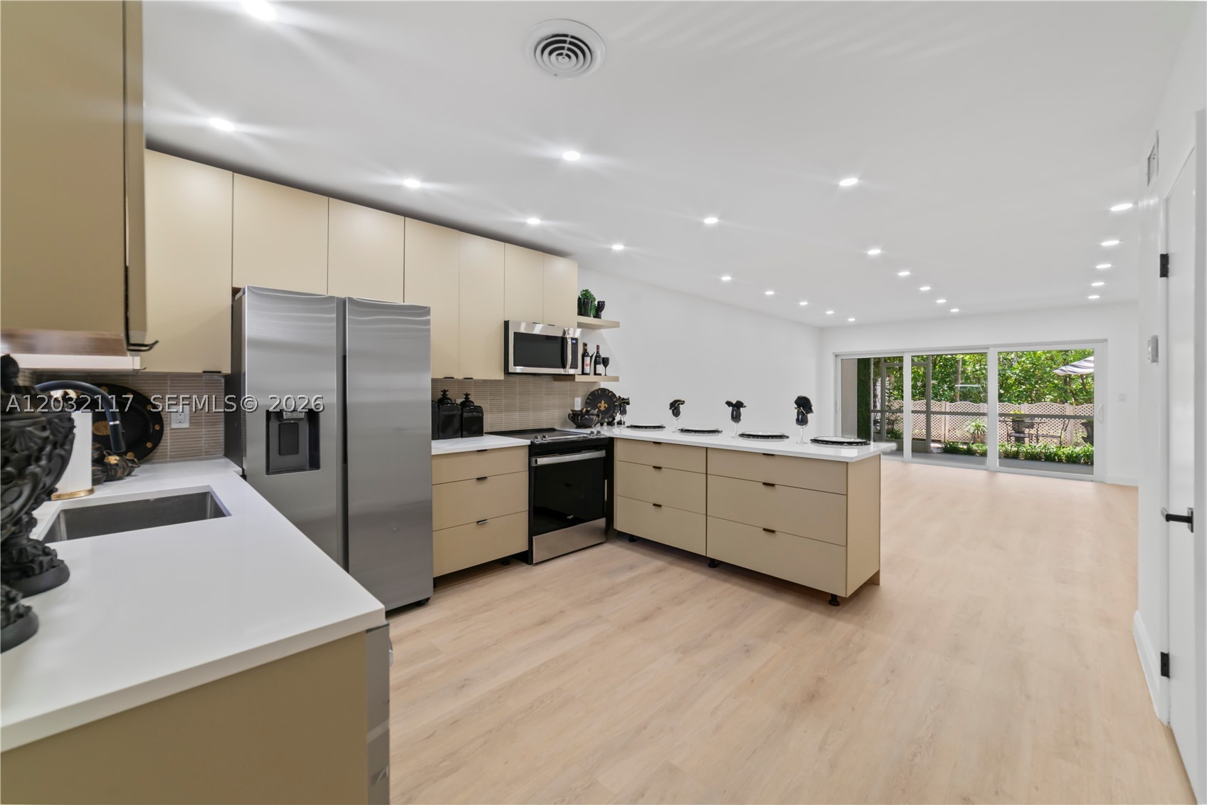 COLONIAL CONDO - Residential