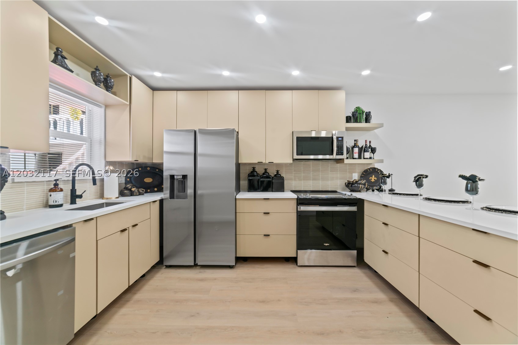 COLONIAL CONDO - Residential