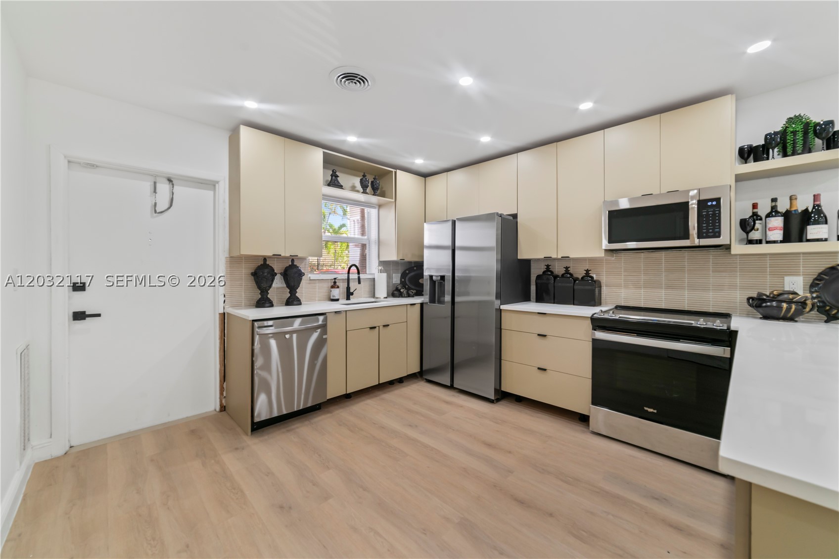 COLONIAL CONDO - Residential