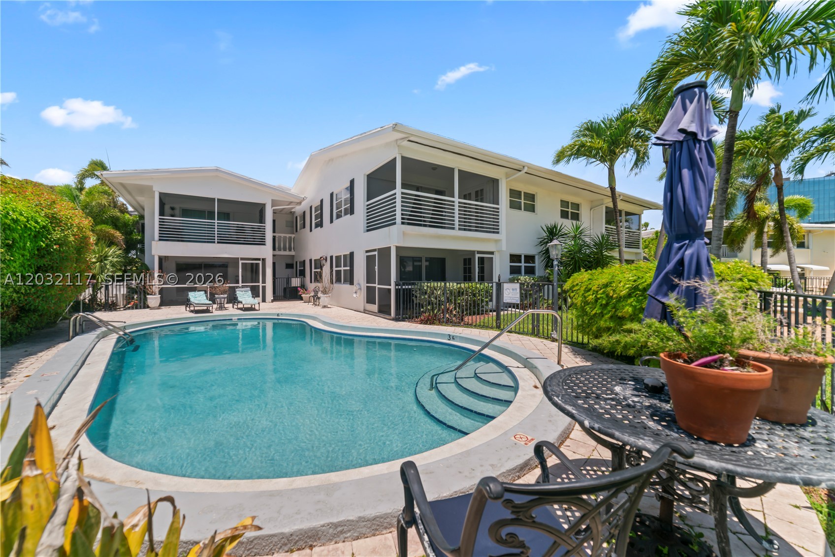 COLONIAL CONDO - Residential