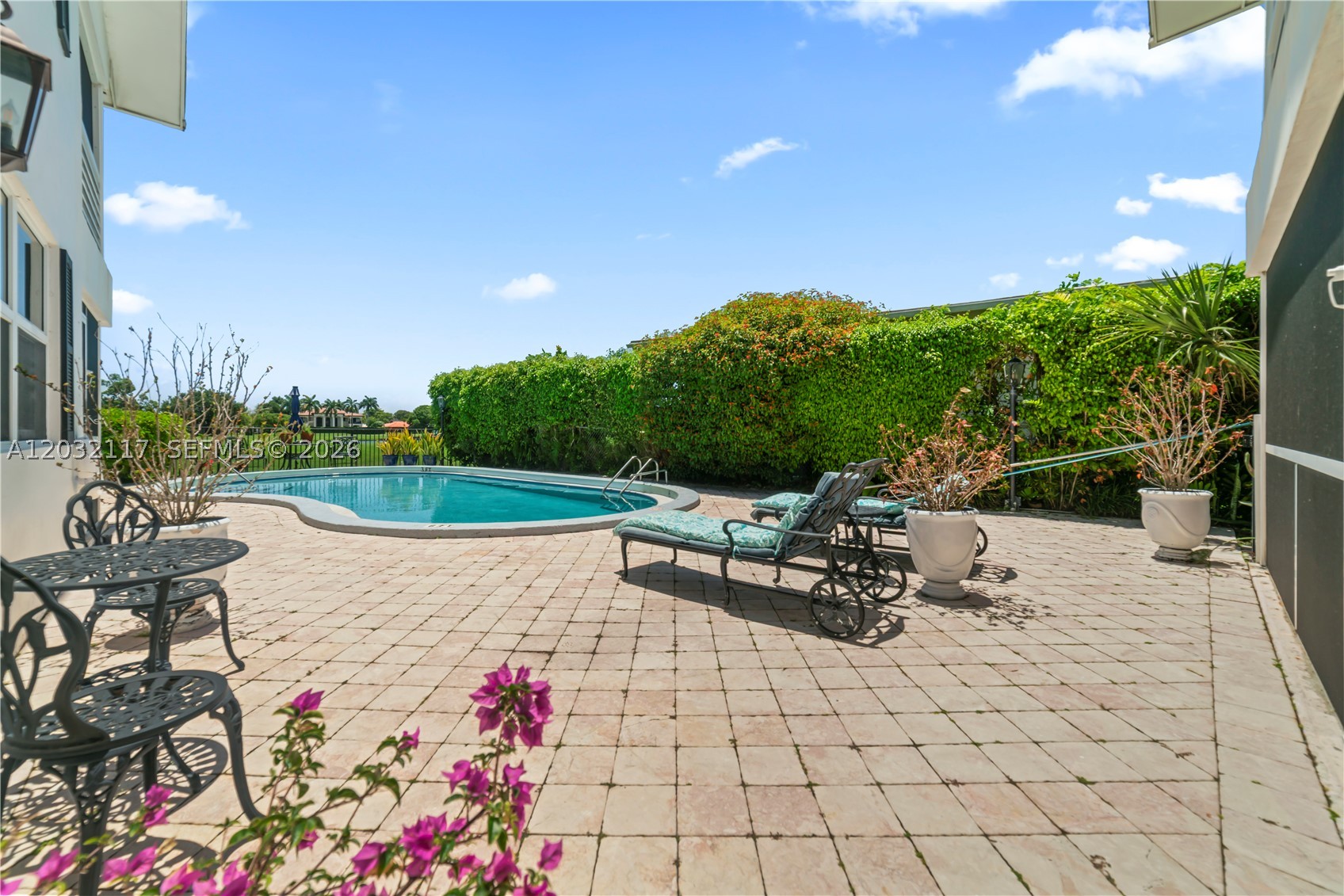 COLONIAL CONDO - Residential