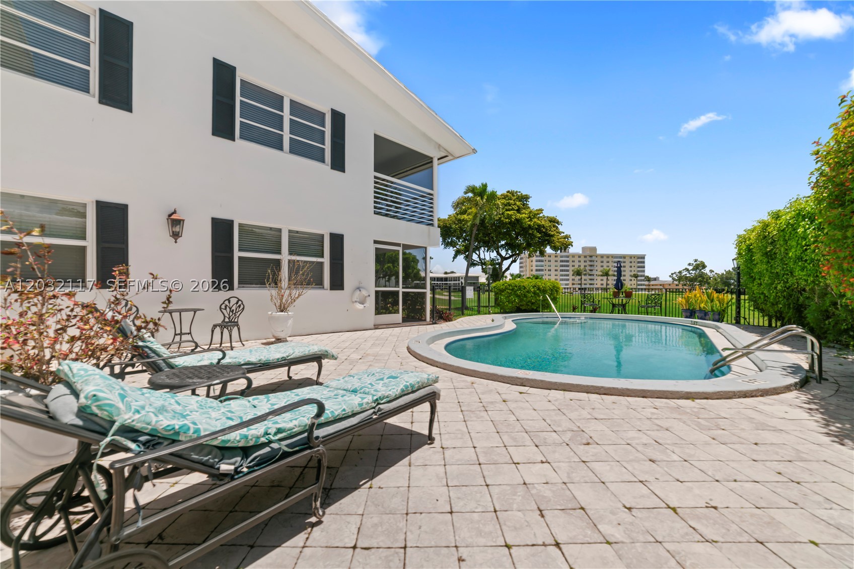 COLONIAL CONDO - Residential