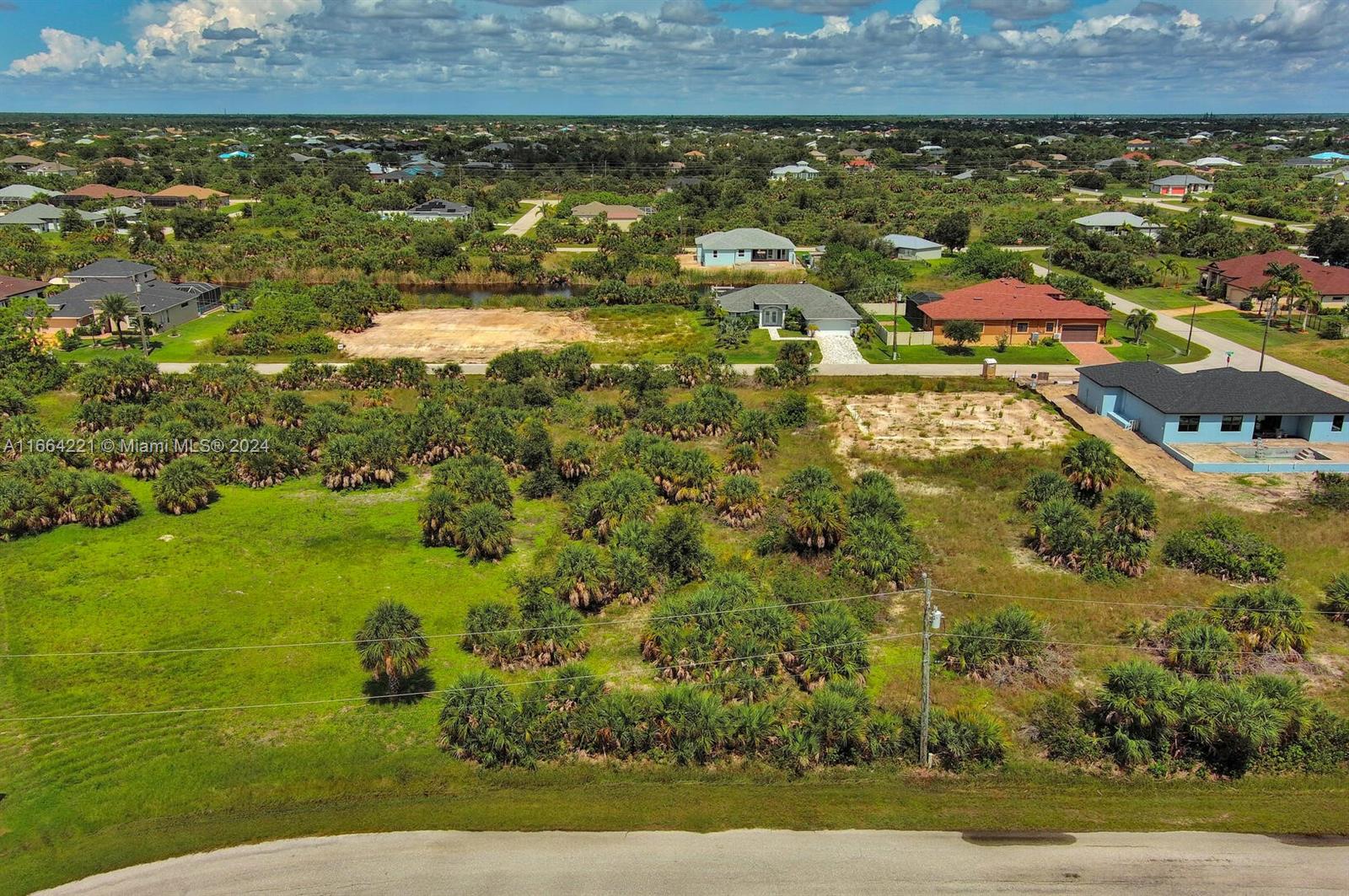 Port Charlotte - Land