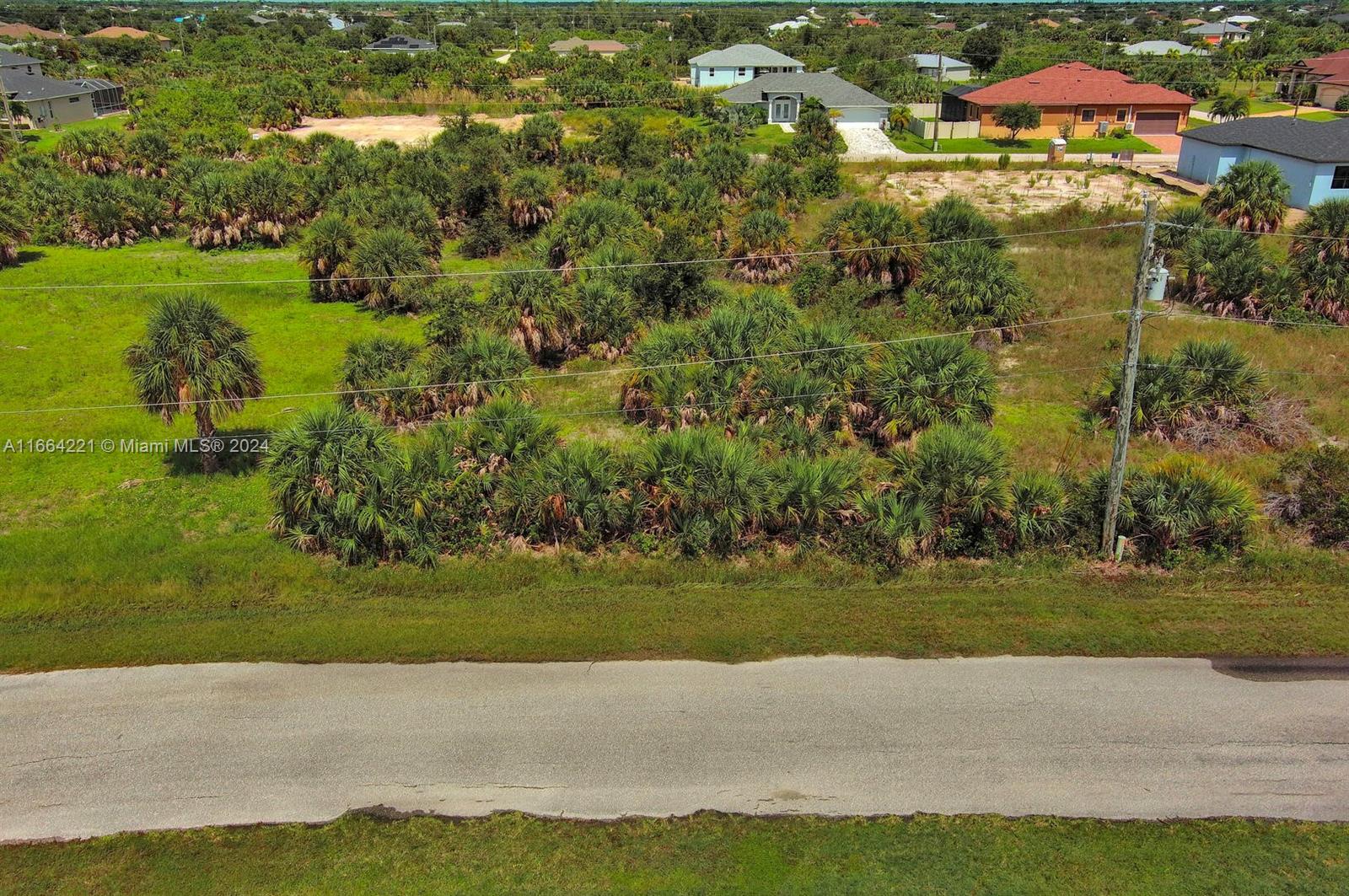 Port Charlotte - Land
