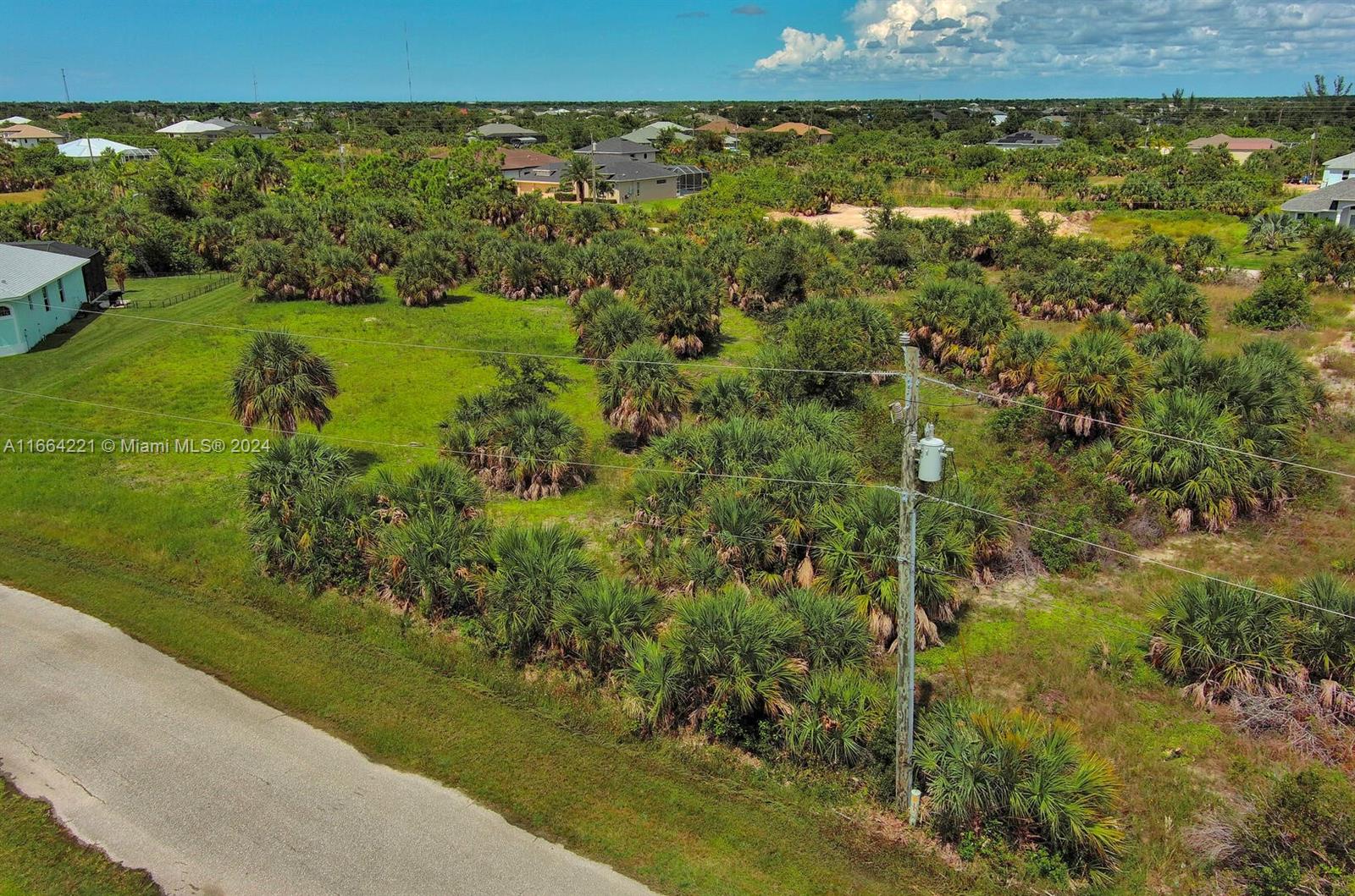 Port Charlotte - Land