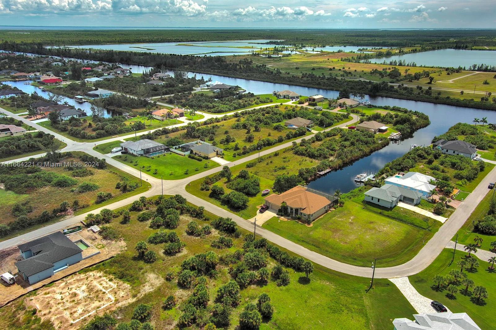 Port Charlotte - Land