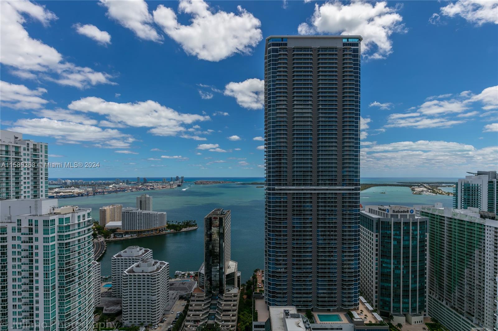 SPECTACULAR WATER VIEW!! 2BE + BIG DEN /3BA , IT IS REALLY LIKE A 3/3 UNIT, MODERN KITCHEN CABINETS & APPLIANCES, WASHER AND DRYER, DINNING / FAMILY ROOM, BEAUTIFUL PORCELAIN FLOORS, CUSTOM CLOSETS, GREAT BALCONY, 1 PARKING. AMAZING EAST CITY VIEWS. STEPS TO BRICKELL CITY CENTRE, RESTAURANTS AND NIGHT LIFE. 1010 BRICKELL IS AN ULTRA LUXURY BUILDING WITH RESORT STYLE AMENITIES, POOL W/CABANAS, STATE OF THE ART FITNESS CENTER, INDOOR POOL, RACKET AND BASKET BALL, VALET SERVICE, CLUBHOUSE, AMAZING KIDS PLAY ROOM, AMAZING SPA WITH SAUNA, 24/7 SECURITY AND MUCH MORE. RENTED UNTIL 06/30/2024!!