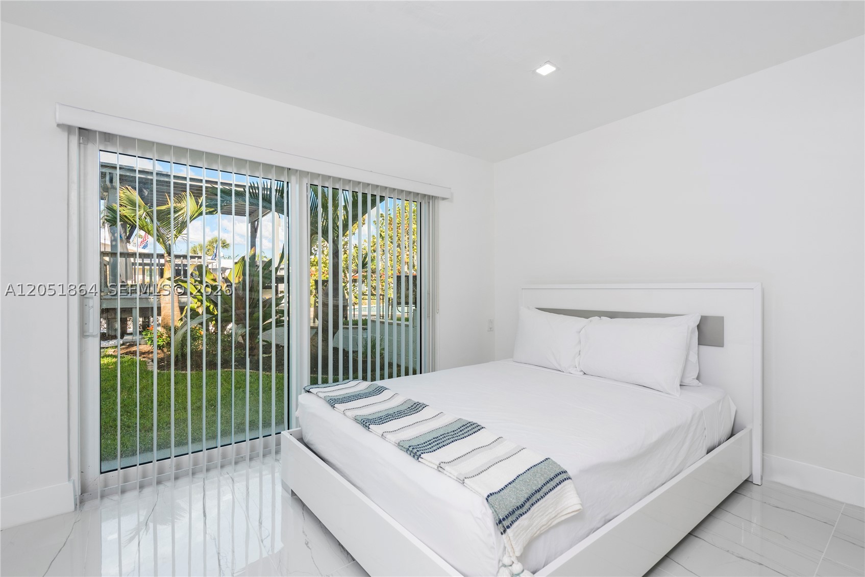 LAUDERDALE ISLES NO 2-BLK - Residential Lease