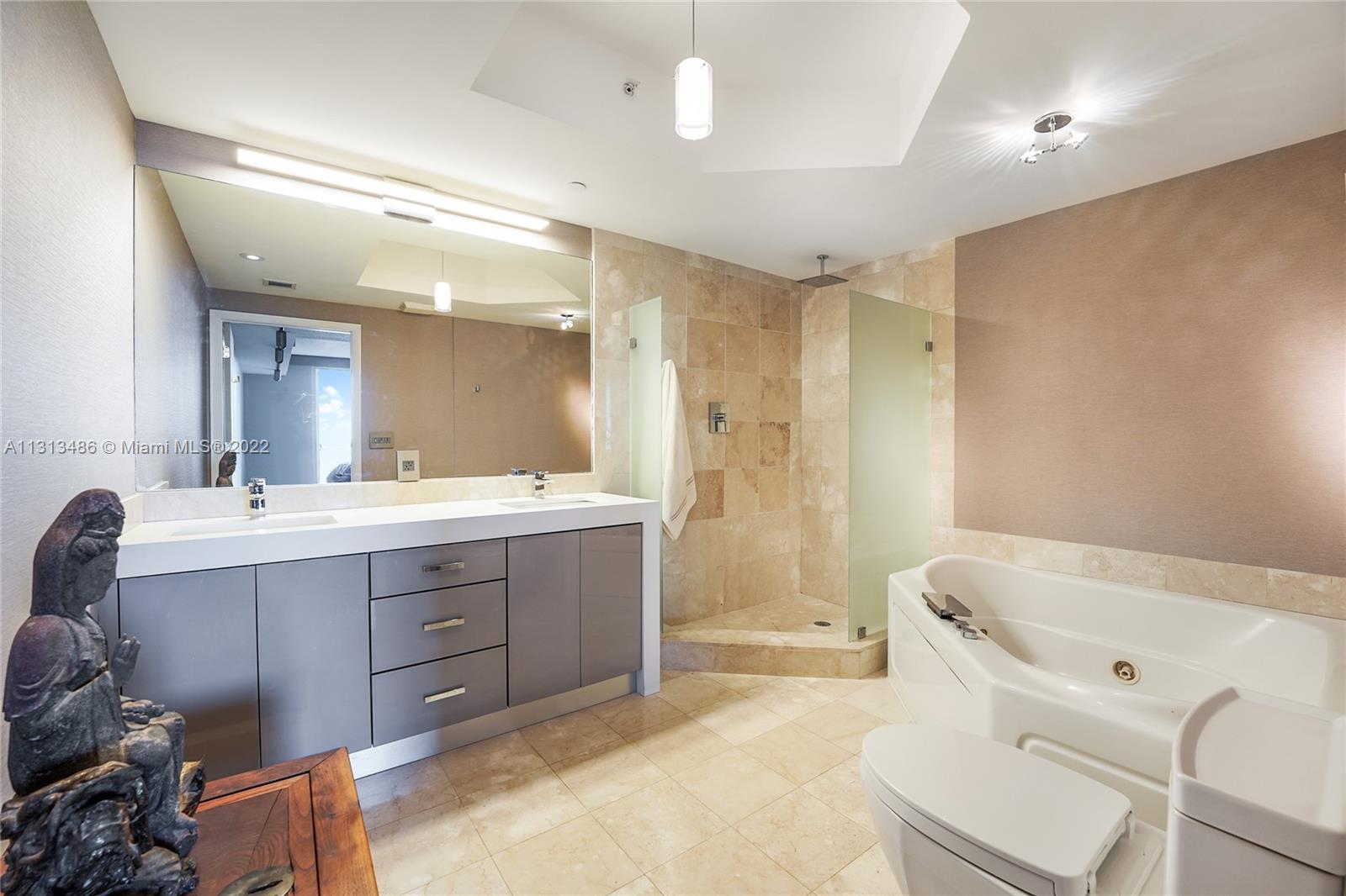 THE GRAND VENETIAN CONDO - Residential