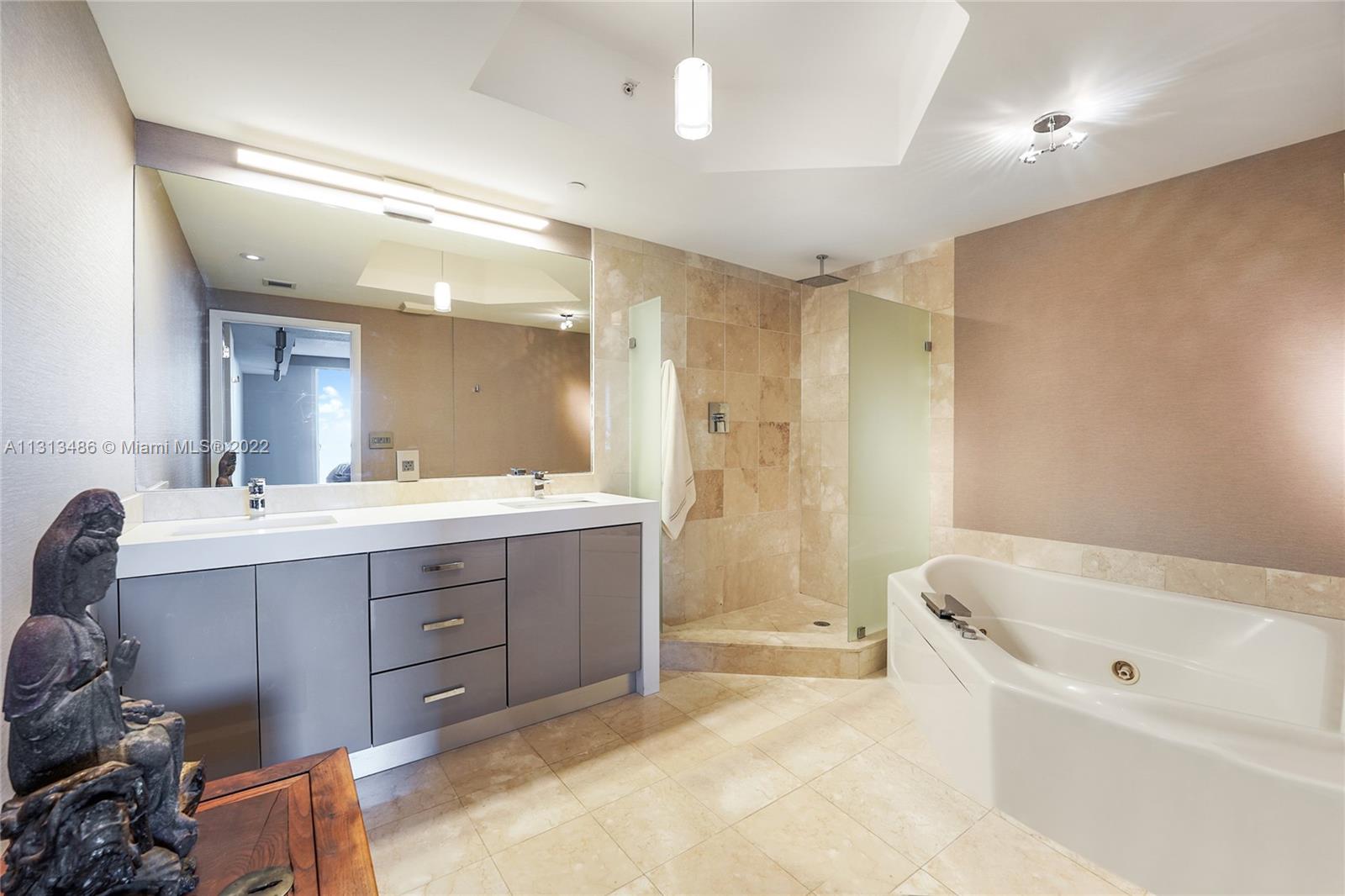 THE GRAND VENETIAN CONDO - Residential
