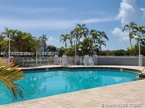 LE CLUB AT OLD CUTLER CON - Residential Lease