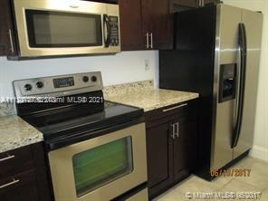 LE CLUB AT OLD CUTLER CON - Residential Lease