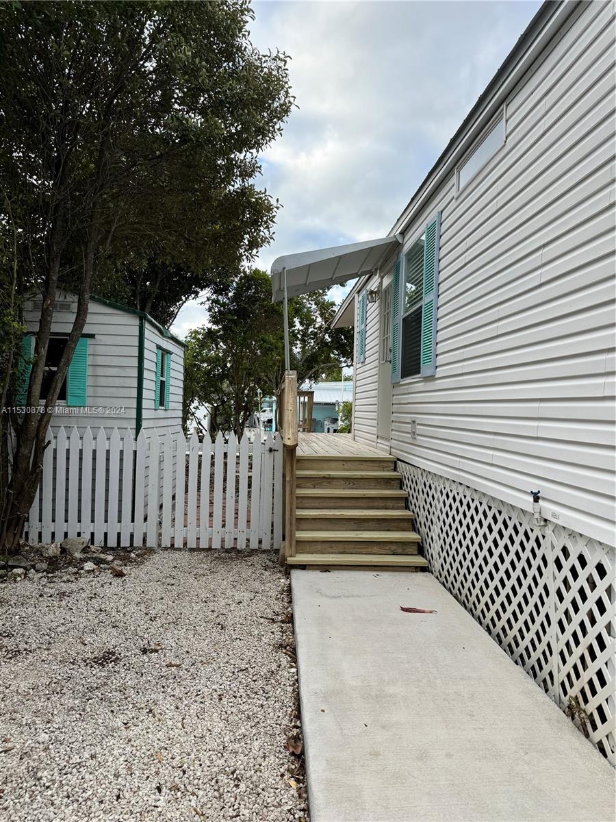 KEY LARGO TRAILER VILLAGE - Residential