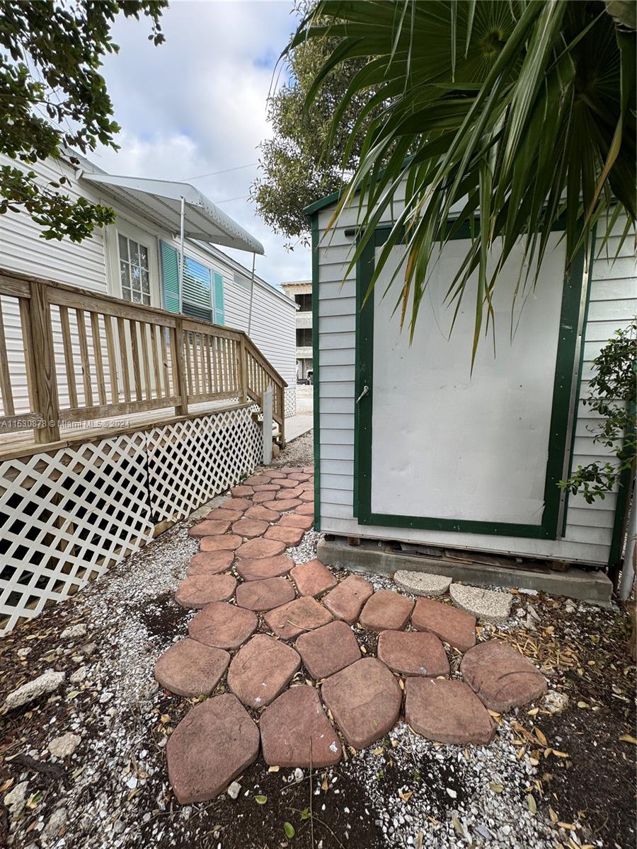 KEY LARGO TRAILER VILLAGE - Residential