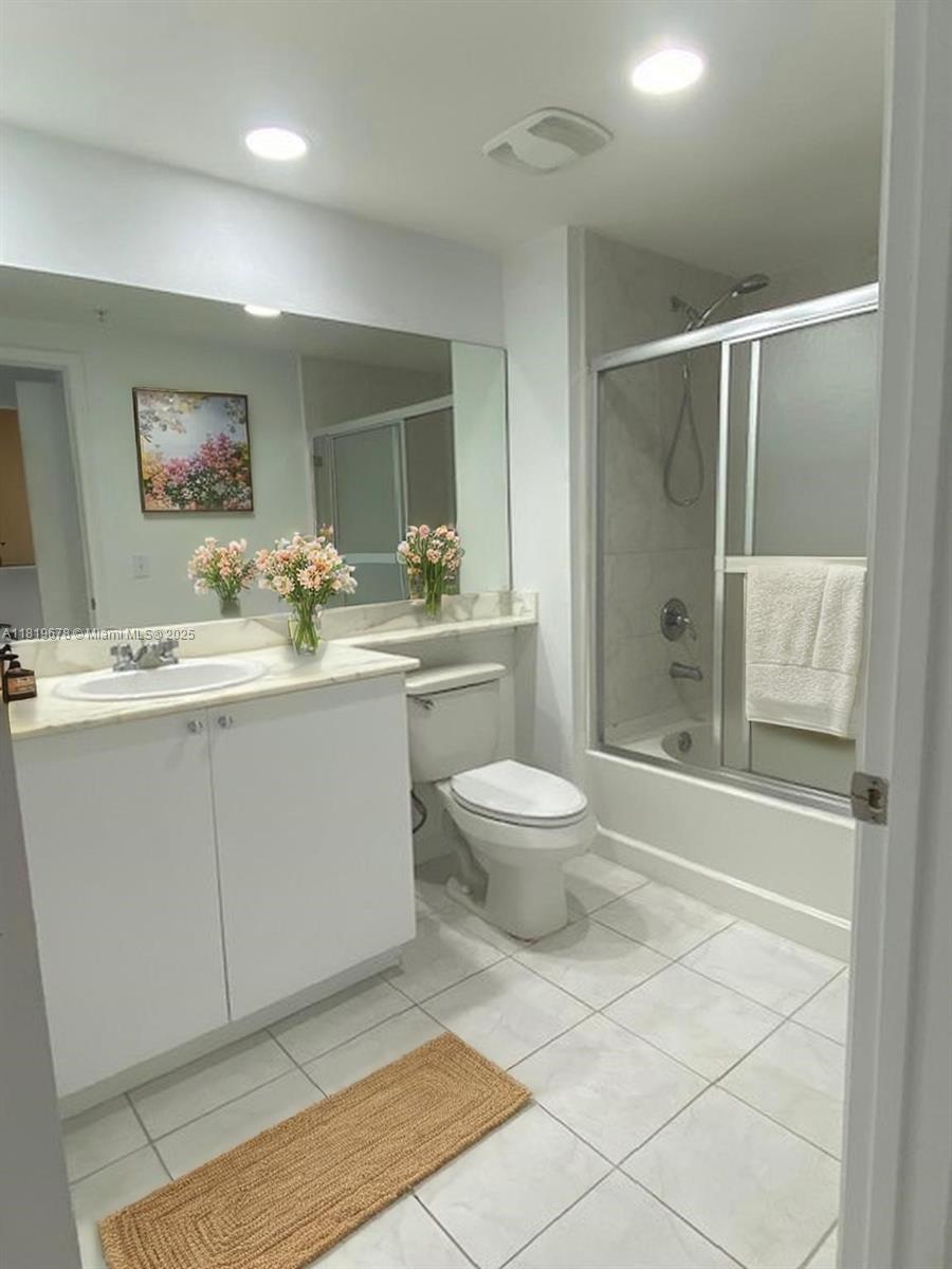 VENTURE AT AVENTURA WEST - Residential