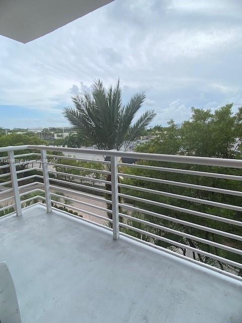 VENTURE AT AVENTURA WEST - Residential