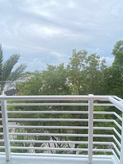 VENTURE AT AVENTURA WEST - Residential