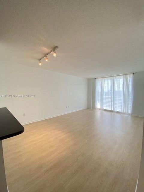 VENTURE AT AVENTURA WEST - Residential