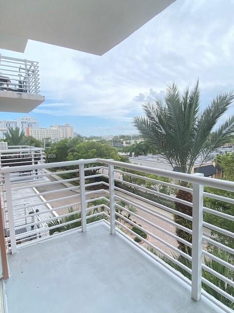 VENTURE AT AVENTURA WEST - Residential