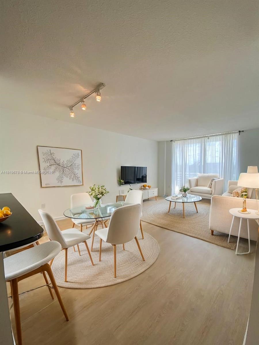 VENTURE AT AVENTURA WEST - Residential