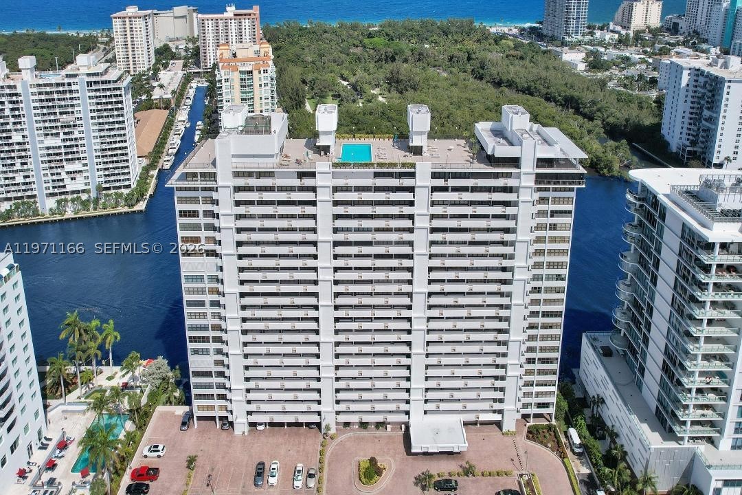 CORINTHIAN ON THE INTRACO - Residential