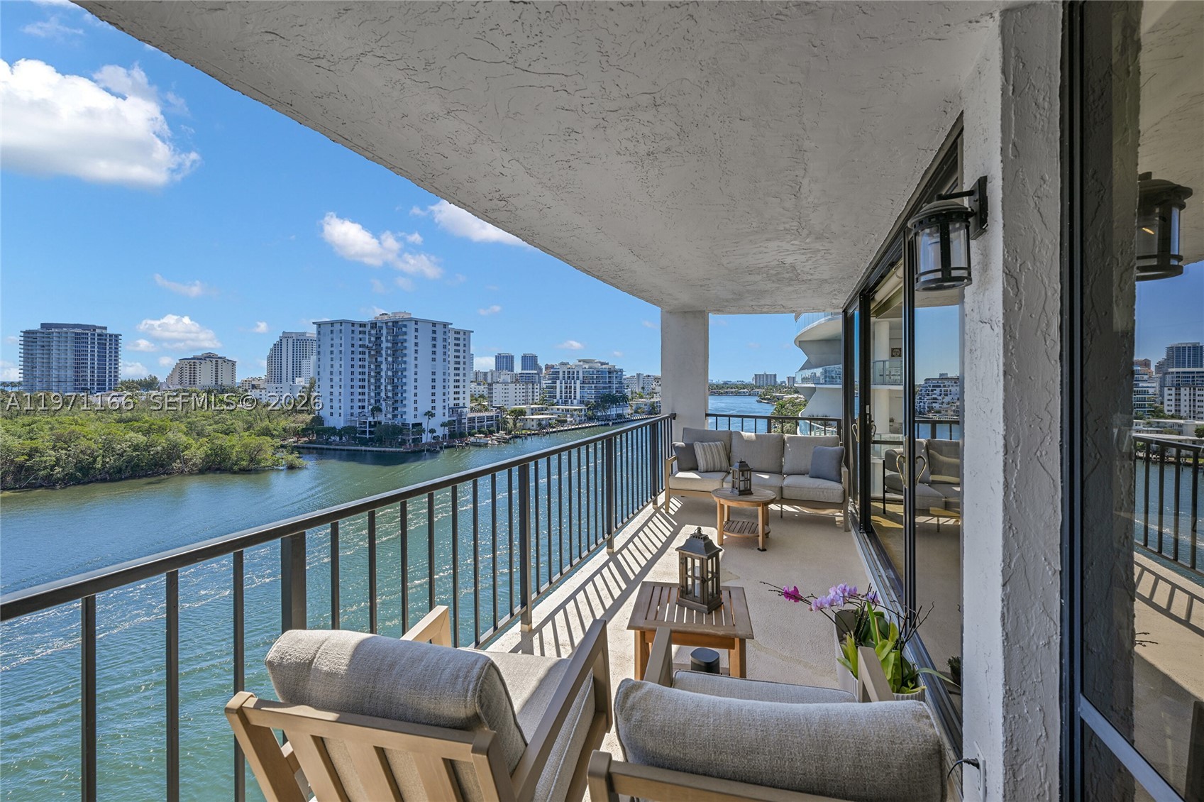 CORINTHIAN ON THE INTRACO - Residential