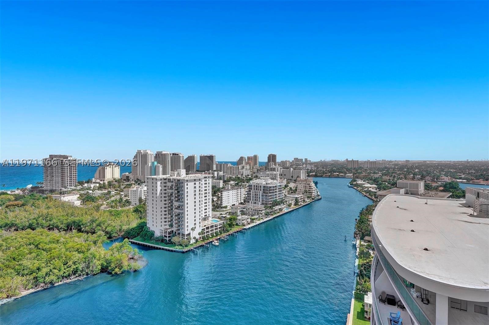CORINTHIAN ON THE INTRACO - Residential
