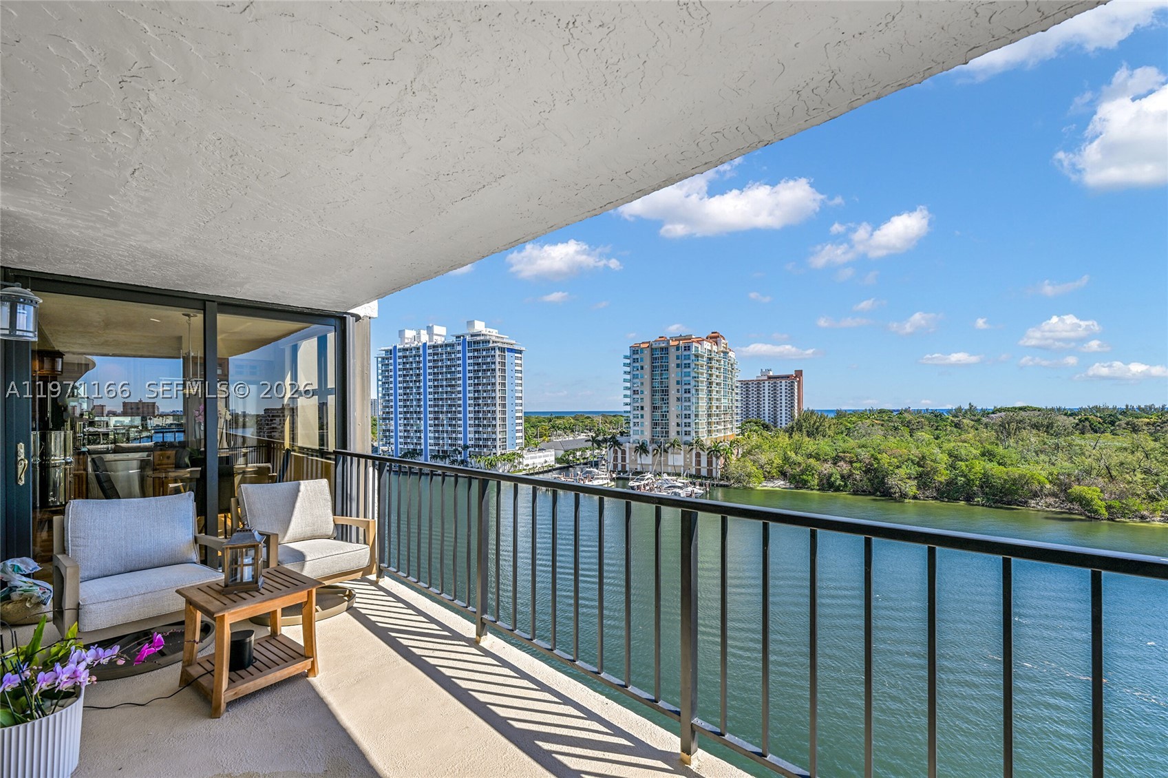 CORINTHIAN ON THE INTRACO - Residential