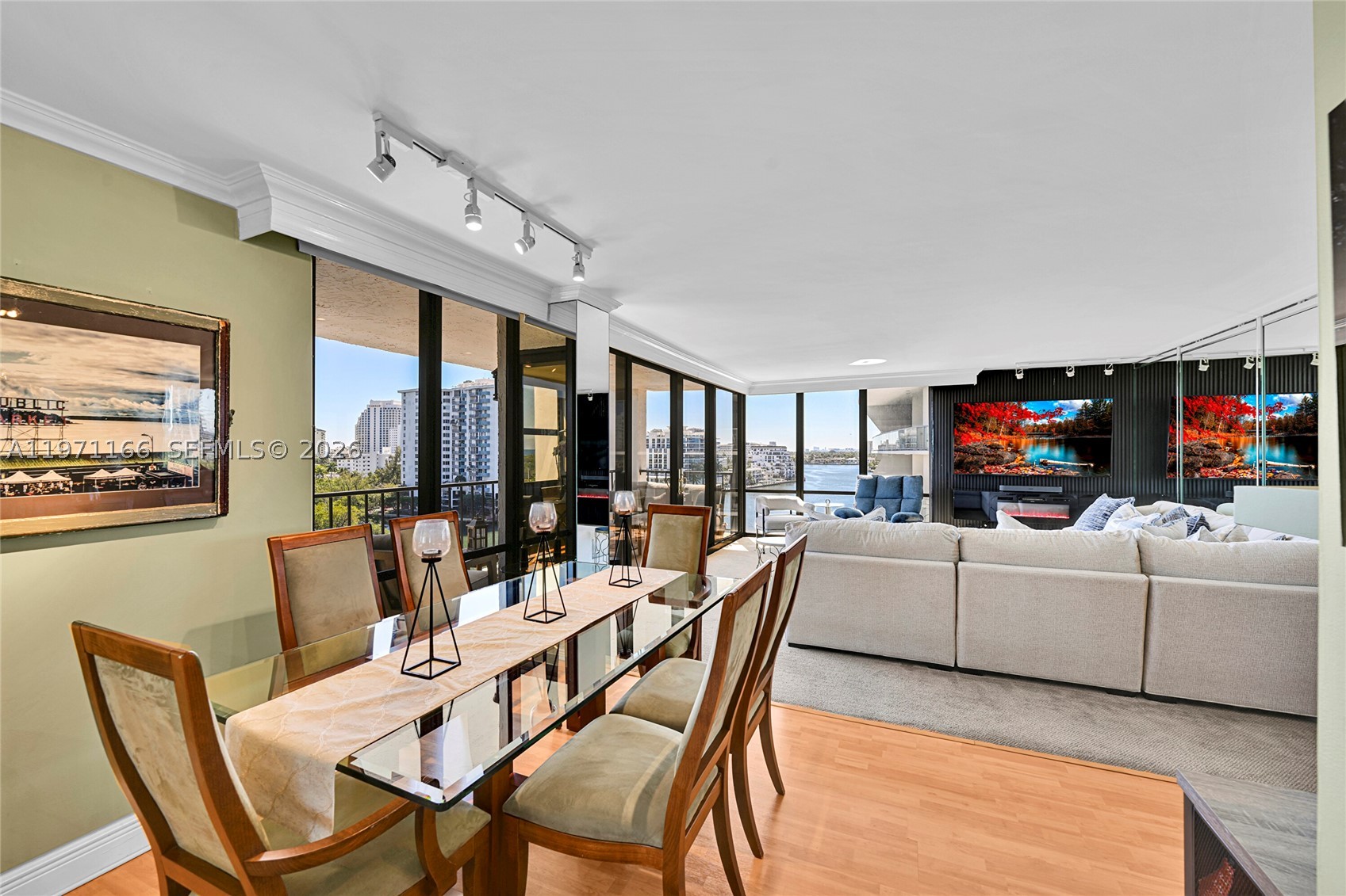 CORINTHIAN ON THE INTRACO - Residential