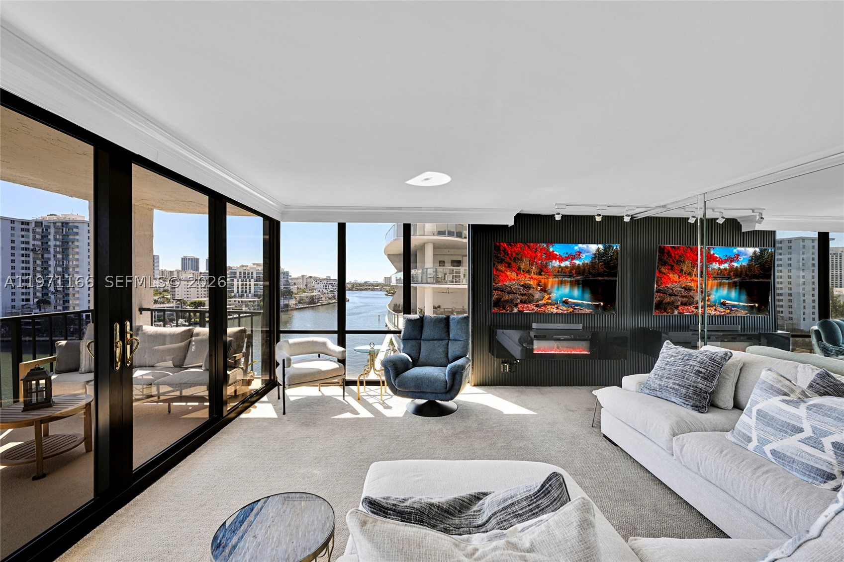 CORINTHIAN ON THE INTRACO - Residential