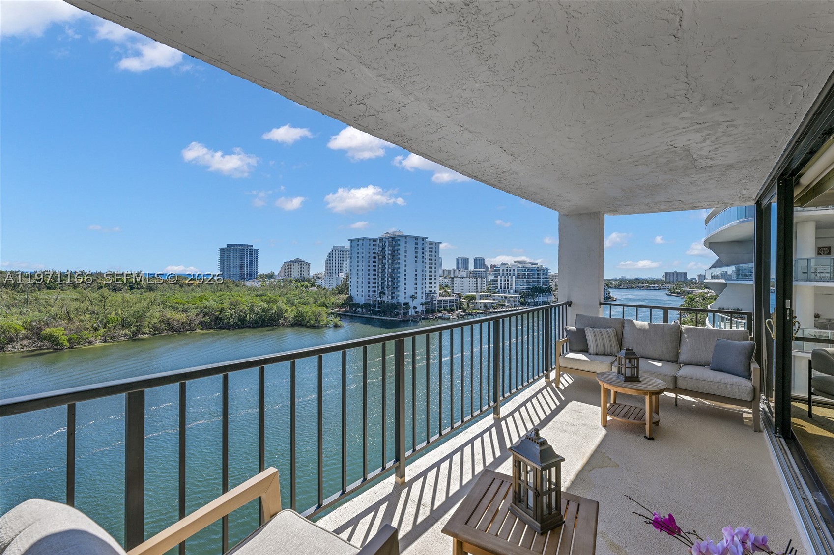 CORINTHIAN ON THE INTRACO - Residential