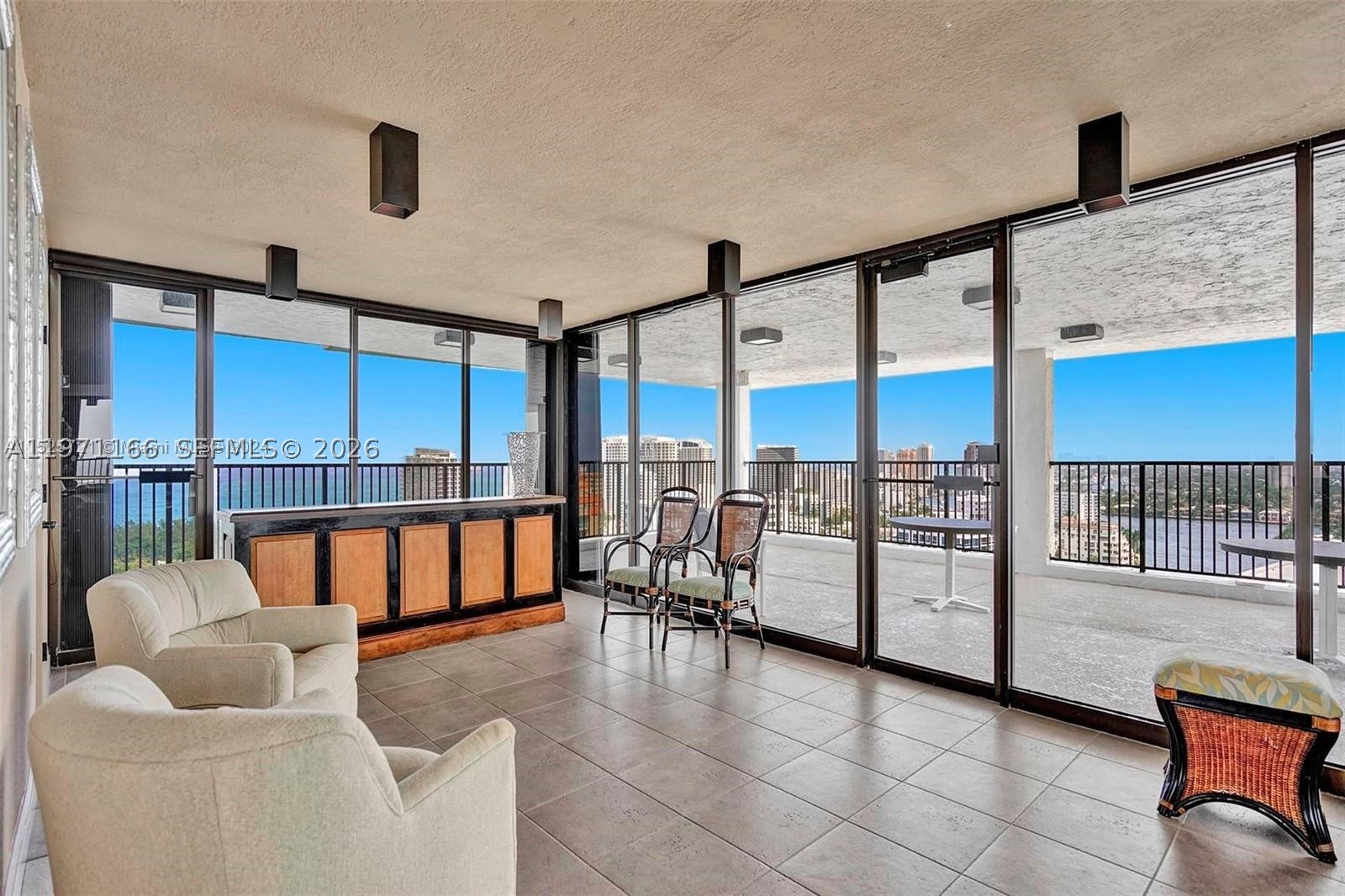 CORINTHIAN ON THE INTRACO - Residential