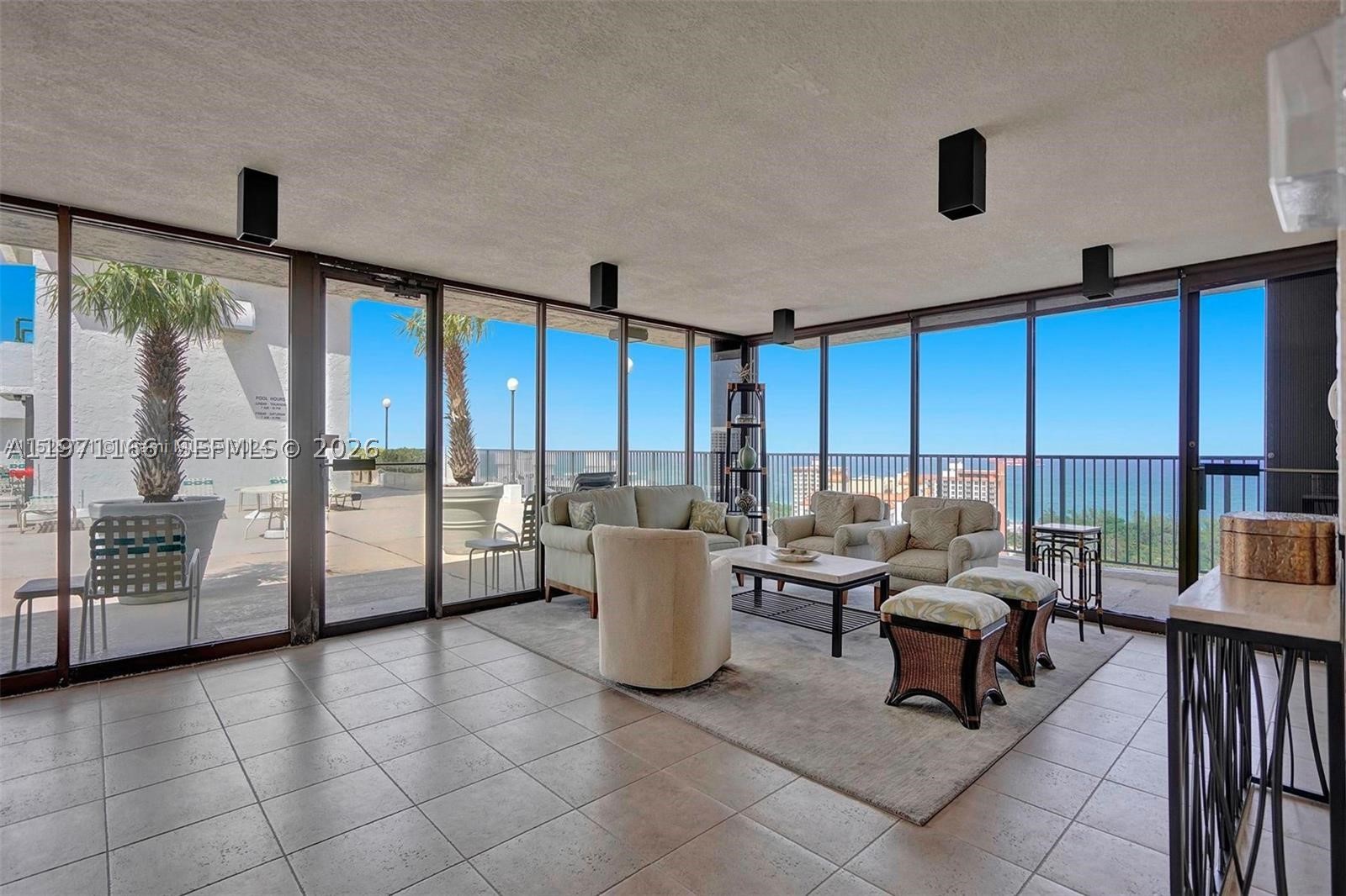 CORINTHIAN ON THE INTRACO - Residential