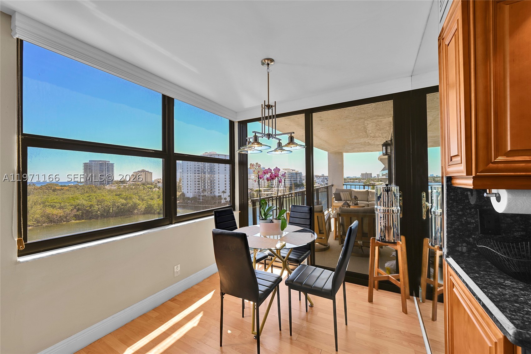 CORINTHIAN ON THE INTRACO - Residential