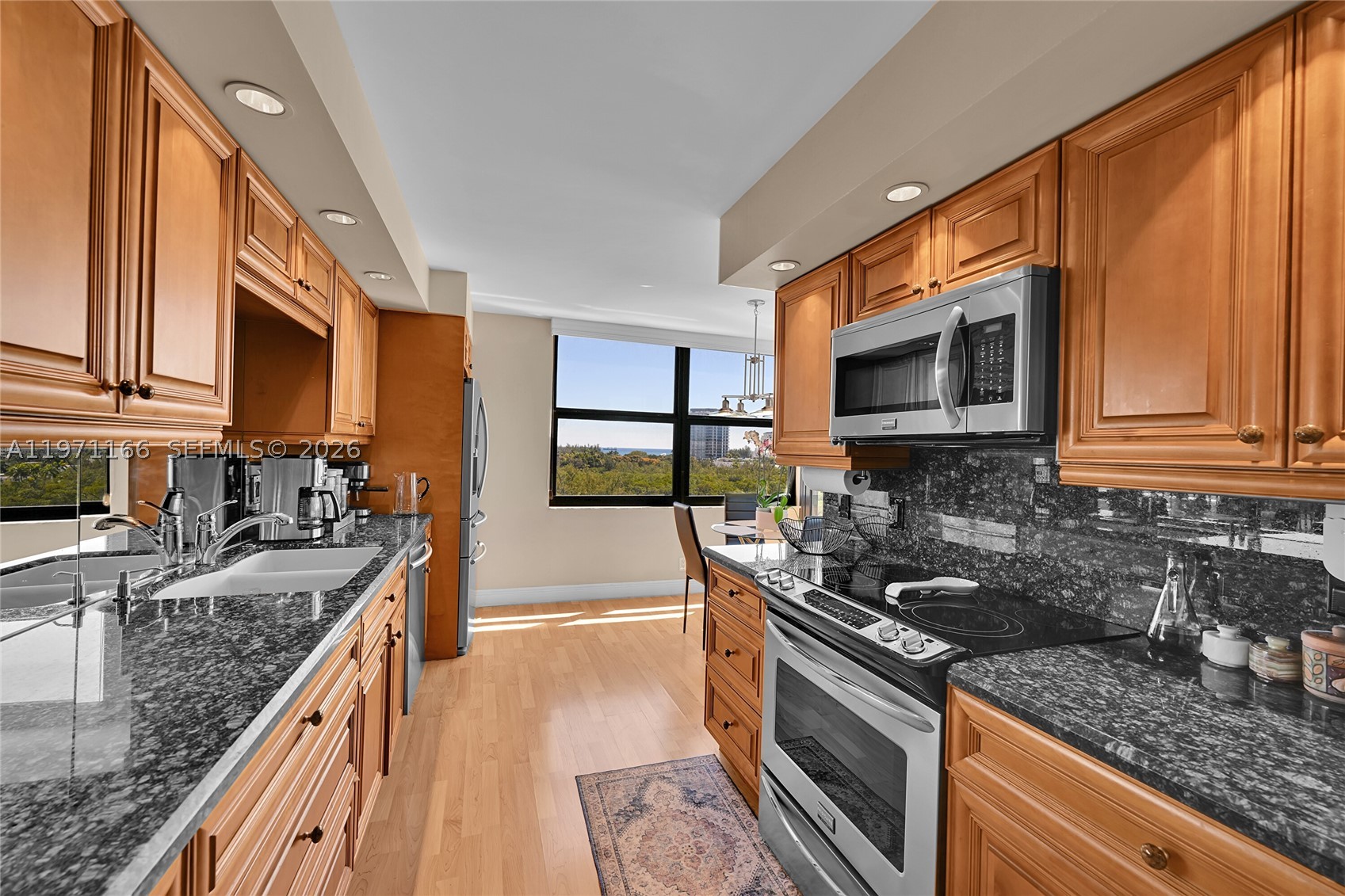 CORINTHIAN ON THE INTRACO - Residential