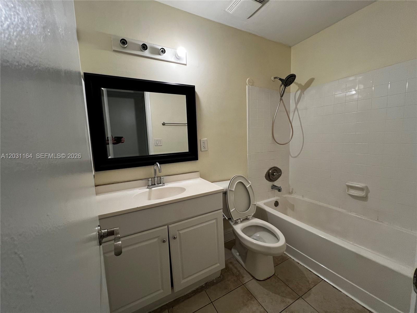 ROYAL POINCIANA CONDO - Residential Lease