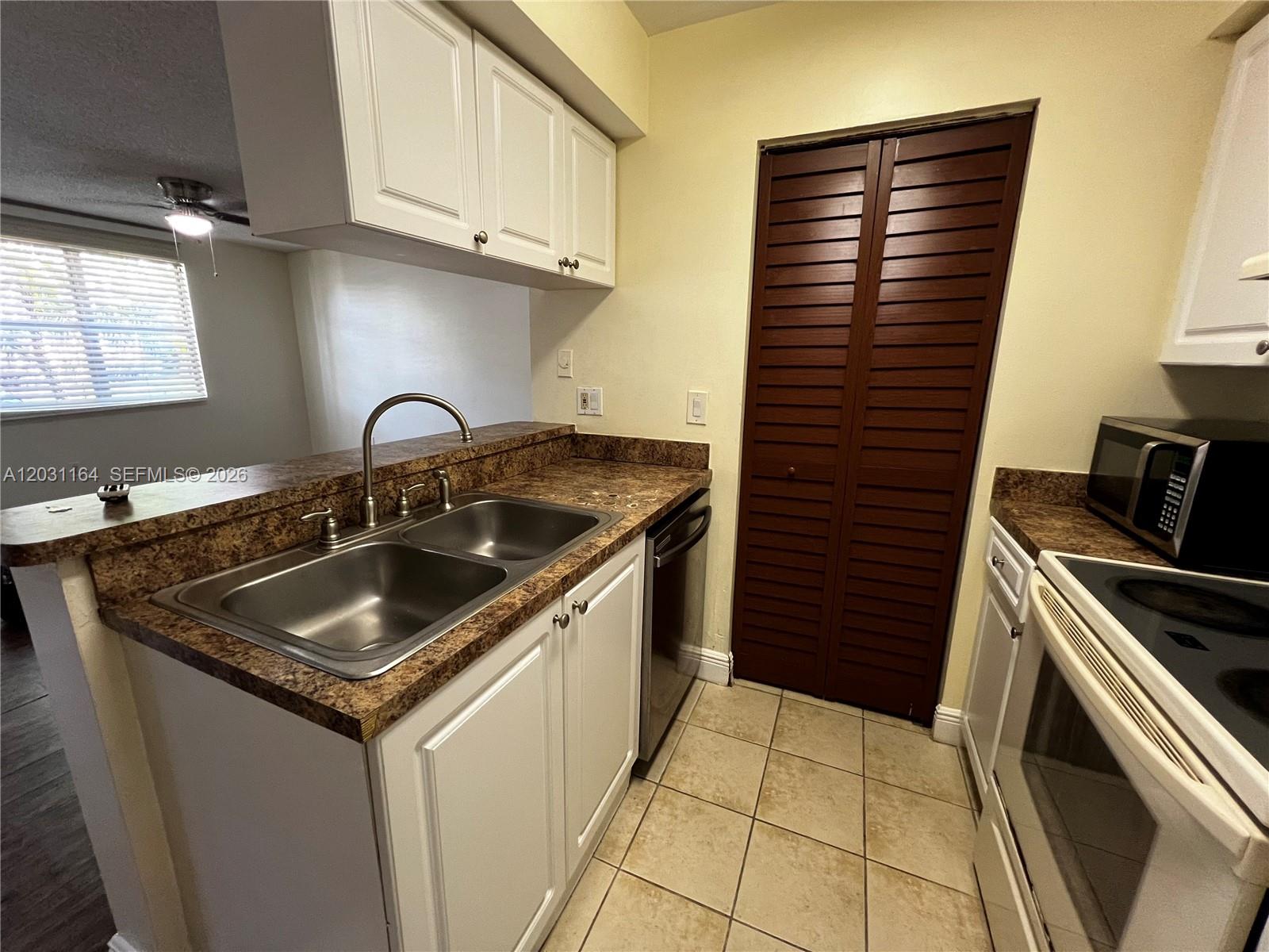 ROYAL POINCIANA CONDO - Residential Lease